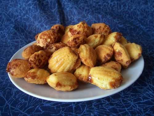 Mini-madeleines aux pépites de caramel au beurre salé