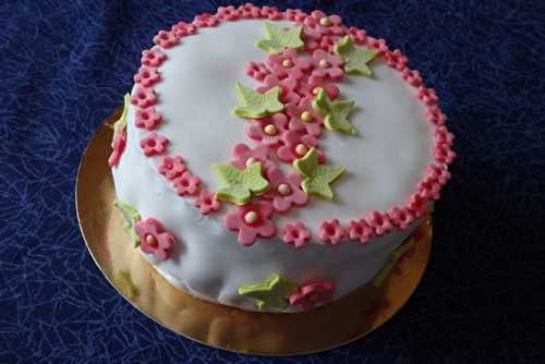 Mon gâteau d'anniversaire : sponge cake, crème mousseline et fraises