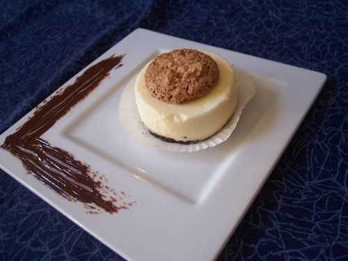 Mousse bavaroise Cointreau sur croustillant aux macarons de Fontevraud