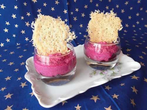 Mousse de betterave et tuile de parmesan