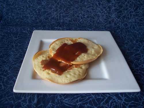 Pancakes et sauce au caramel beurre salé