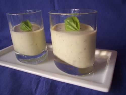 Panna cotta au chèvre et au pesto