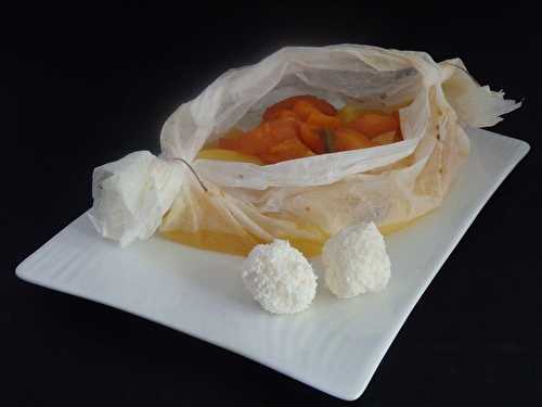 Papillote de fruits et boule de coco