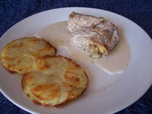 Poulet au roquefort et rosaces de pommes de terre