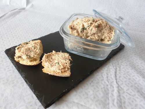 Rillettes de thon aux câpres et baies roses