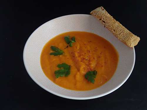Soupe de carottes et d’orange au cumin, feuilletés au sésame et cumin