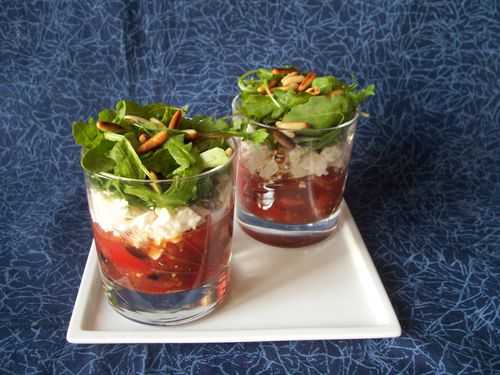 Tartare de tomates, roquette et pignons torréfiés