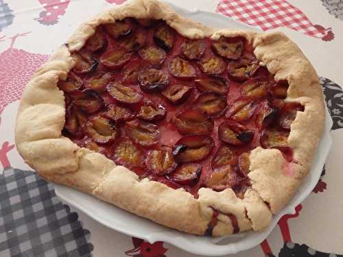 Tarte rustique aux prunes et à la cannelle