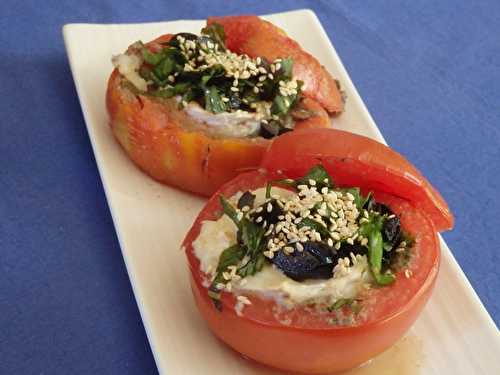 Tomates farcies au chèvre-tapenade et basilic