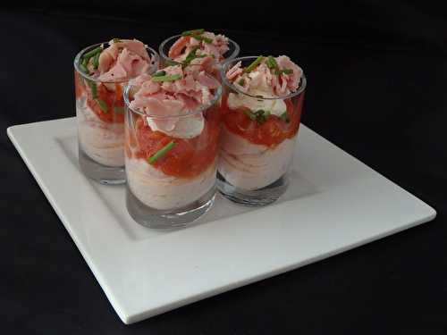 Verrines de mousse de jambon et tomate en sauce