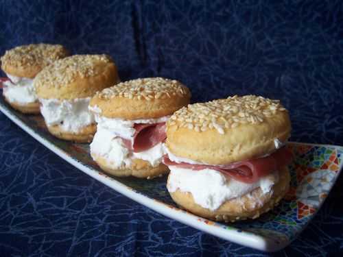 Whoopies chèvre magret de canard séché