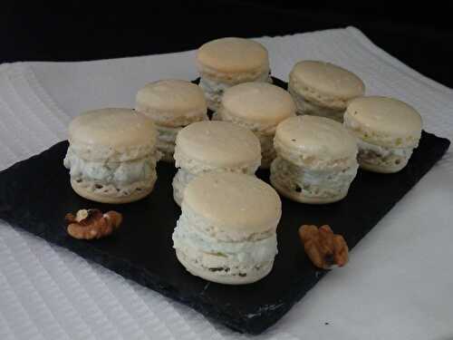 Les macarons au roquefort et aux noix