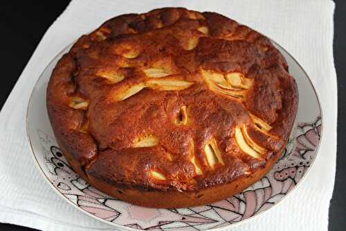 Gâteau aux pommes, cacahuètes et caramel