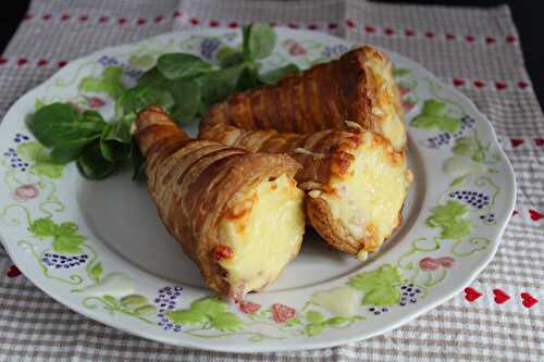 Cornets feuilletés au jambon et fromage