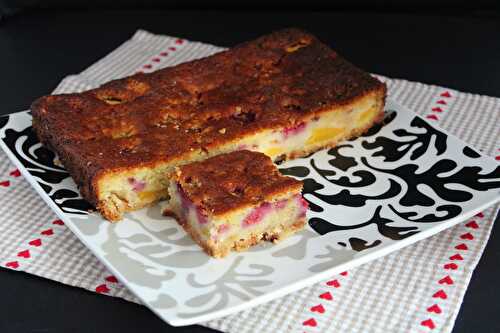 Gâteau aux pêches et aux framboises