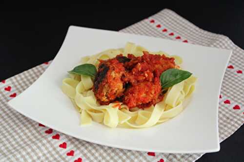 Tagliatelles aux boulettes de poulet et fruits secs