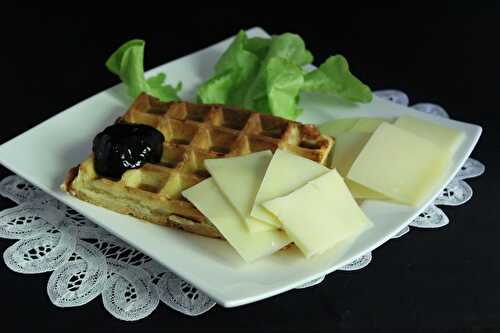 Gaufres salées, fromages des Pyrénées et confiture de myrtilles sauvages