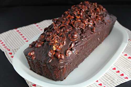 Cake au chocolat noir et glaçage rocher