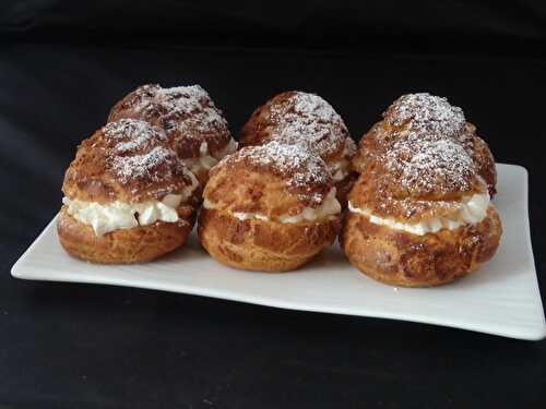 Choux Chantilly et confit de poire