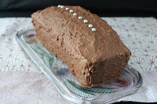 Cake moelleux à la poudre d’amandes, glaçage praliné