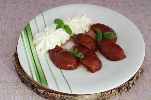 Nectarines pochées au vin d’Alsace et mousse de fromage blanc