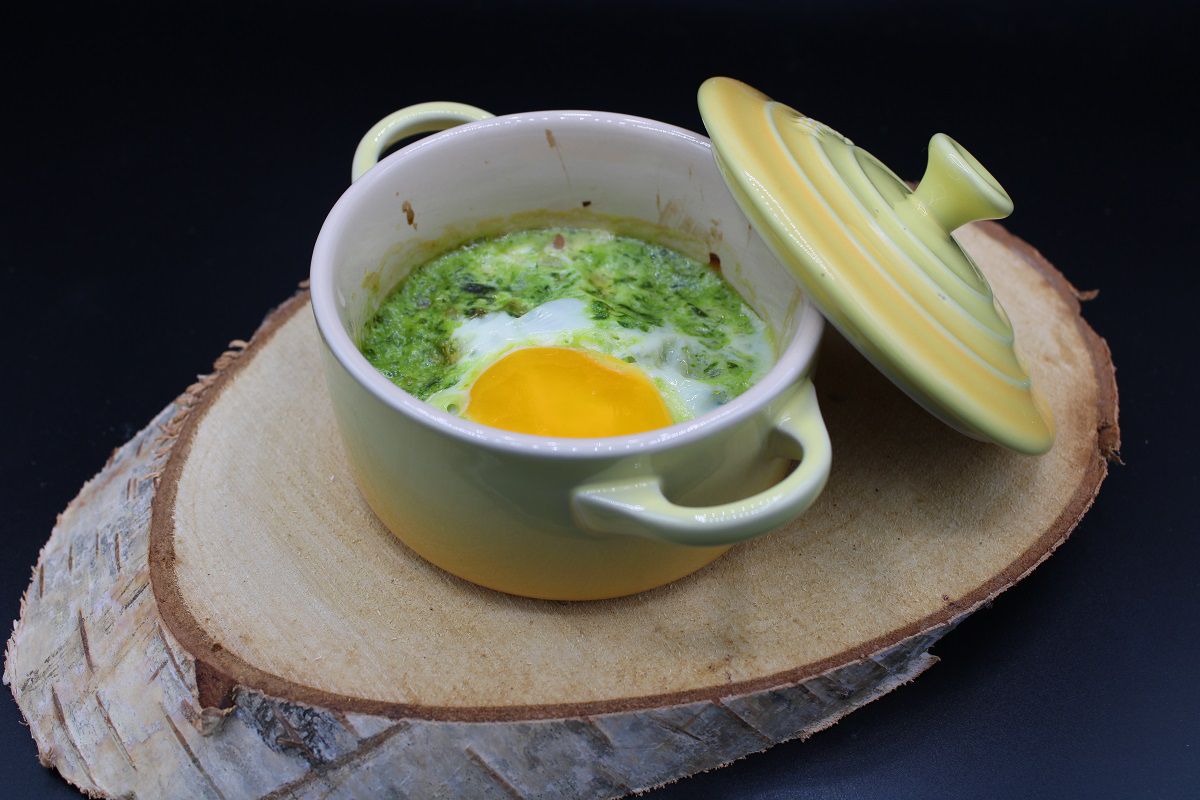 Œufs cocotte au pesto d’ail des ours