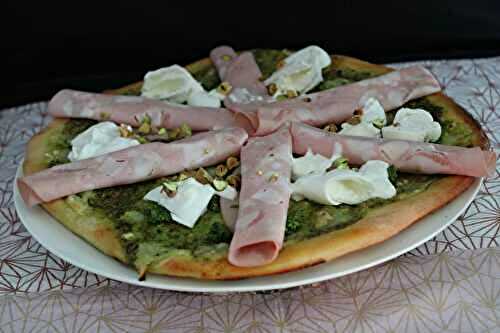 Pizza mortadelle, ail des ours et burrata