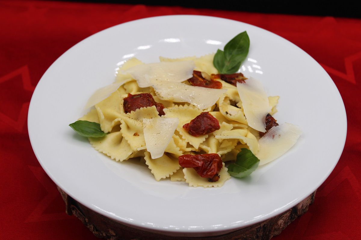 Farfalle aux tomates cerise confites