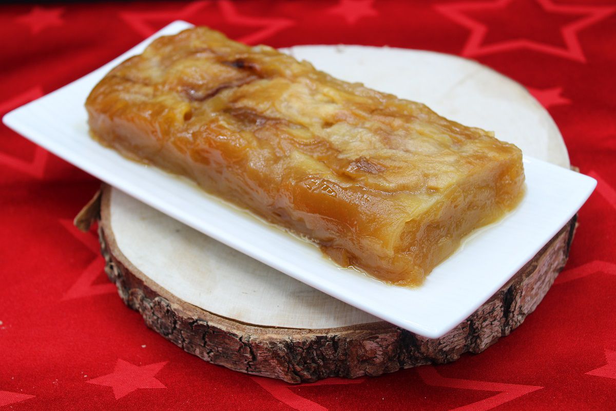 Gâteau de pommes caramélisées et crème à la cannelle