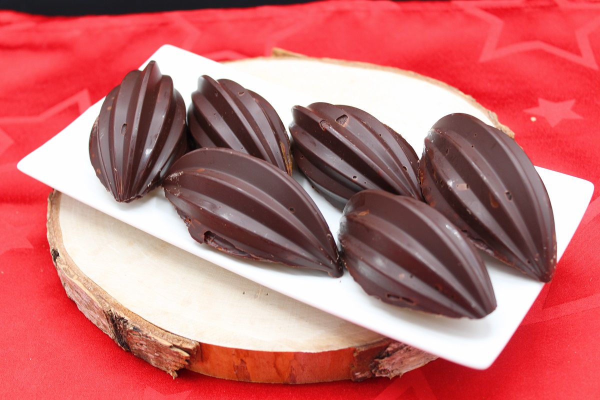 Financiers en coque de chocolat noir