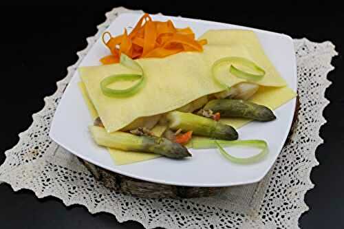 Raviole ouverte, saint Jacques, asperges vertes et sauce au citron