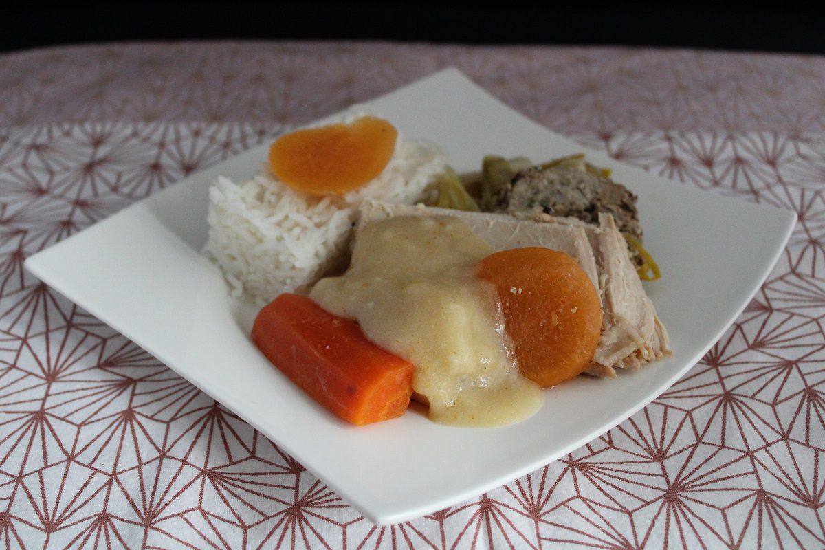 La poule au pot et sa sauce blanche