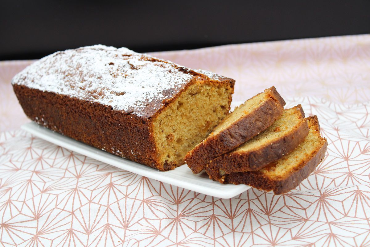 Cake au yaourt, fruits confits et raisins secs