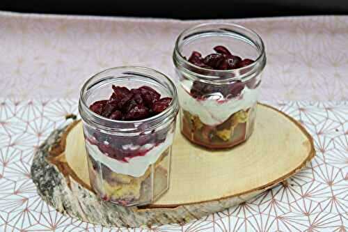 Brioche perdue en bocal et compotée de cerises
