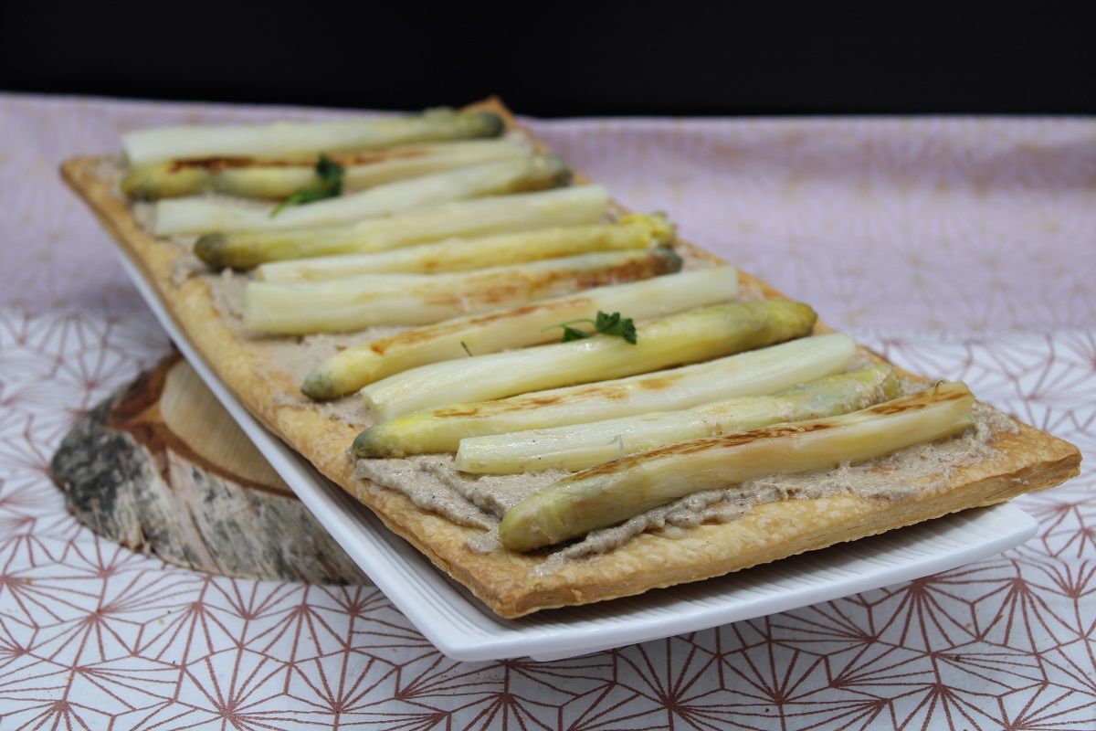 Tarte fine aux asperges grillées
