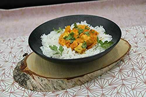 Curry de poulet aux carottes et lait de coco