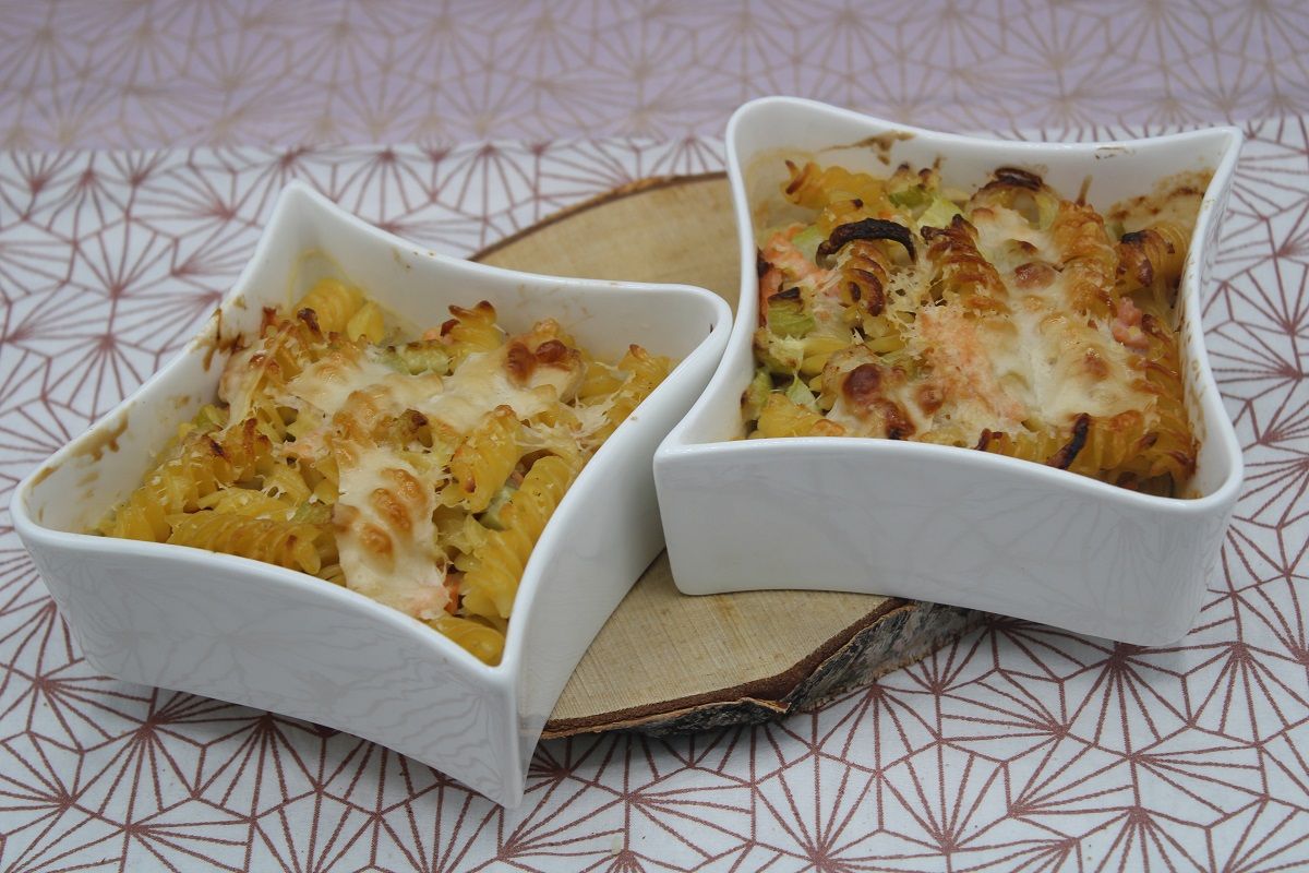 Gratin (s) de pâtes courgette et truite fumée