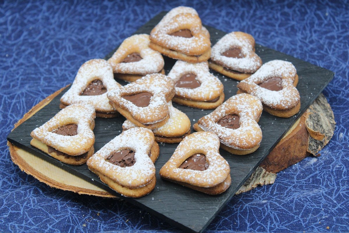 Biscuits cœur fourrés à la pâte à tartiner