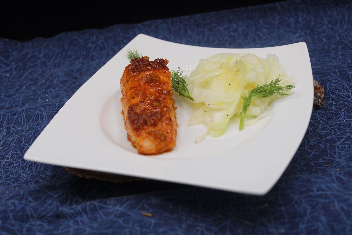 Pavés de saumon laquées au miel, piment et sésame