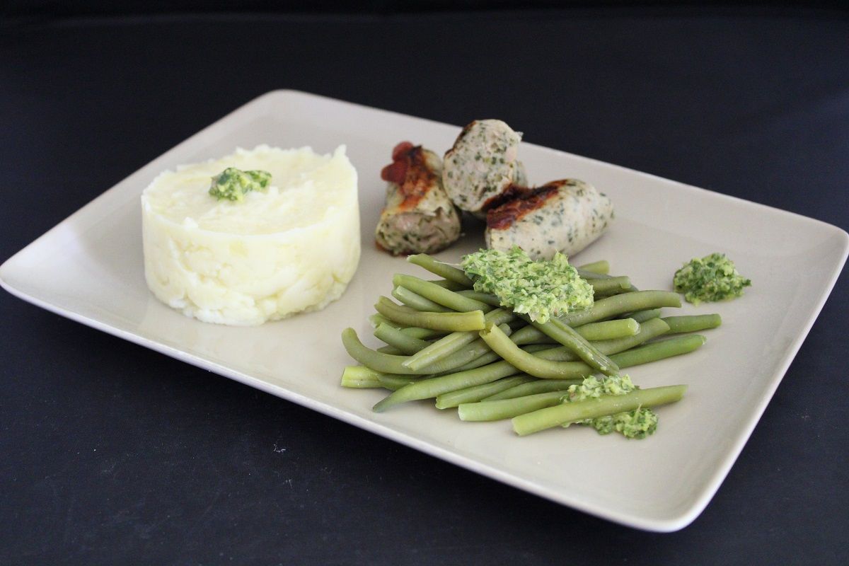 Ecrasé de pommes de terre chermoula et sa saucisse blanche grillée