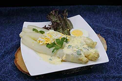 Asperges crème au parmesan et œufs durs