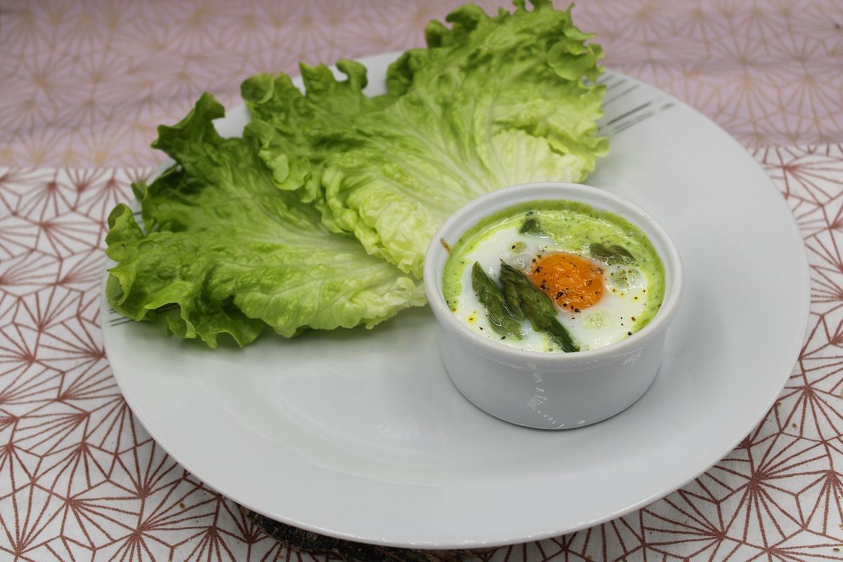 Œufs cocotte aux asperges vertes et pesto d’ail des ours