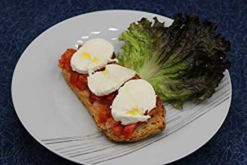 Bruschetta à la tomate et à la mozzarella