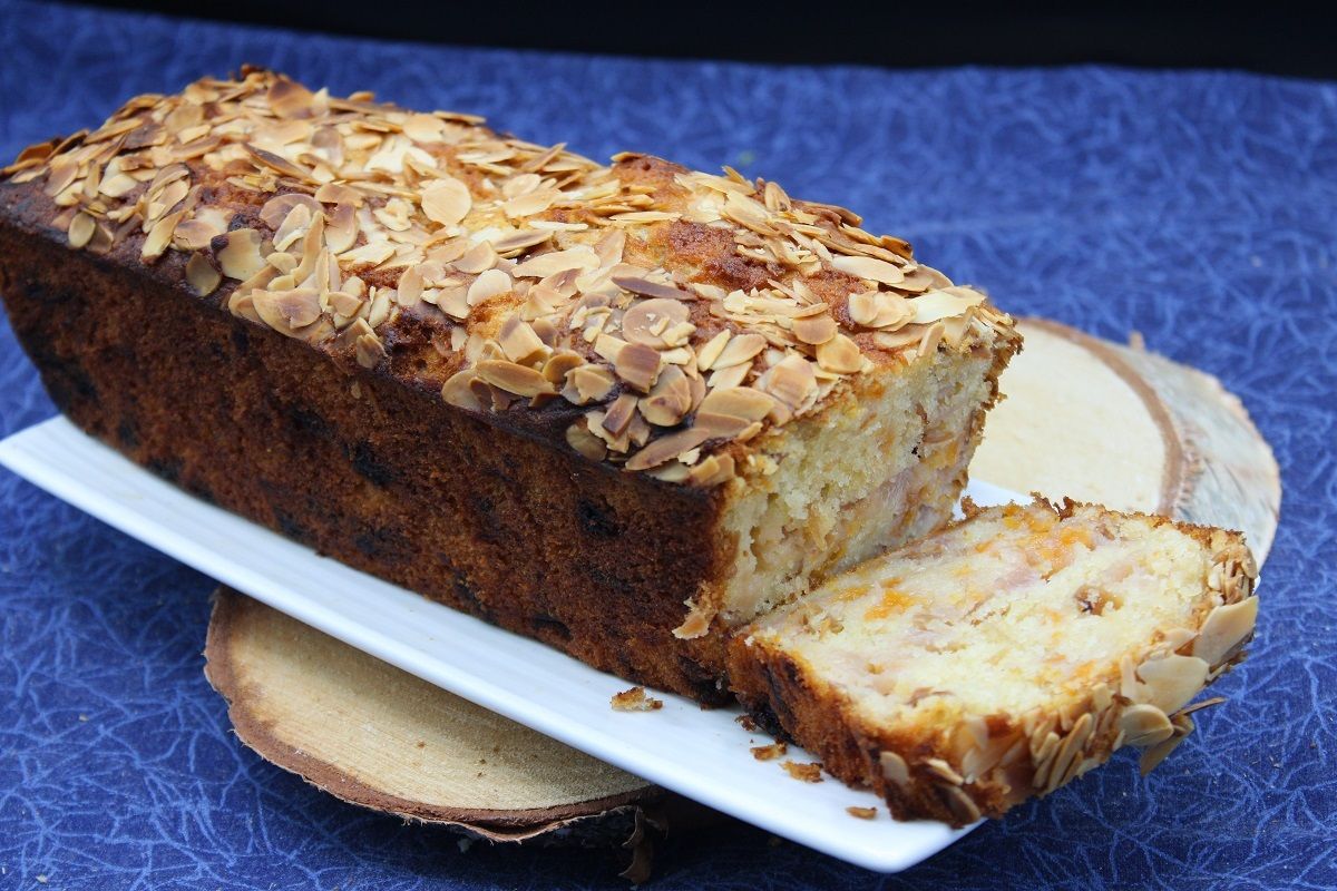 Cake aux nectarines, abricots et amandes