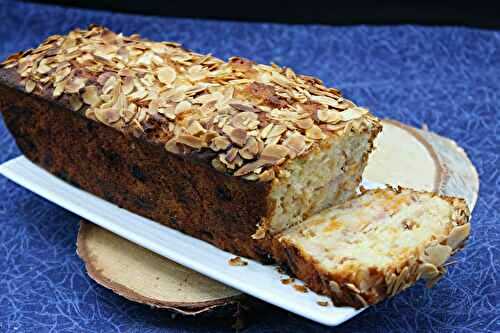 Cake aux nectarines, abricots et amandes