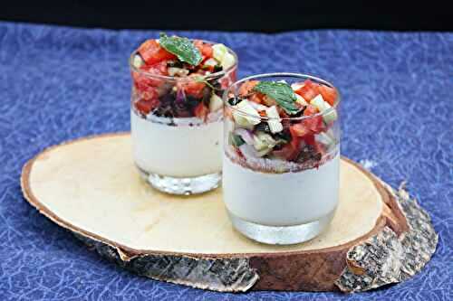Panna cotta à la féta avec une salade à la grecque