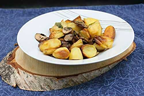 Pommes de terre grenaille rôties au four et champignons
