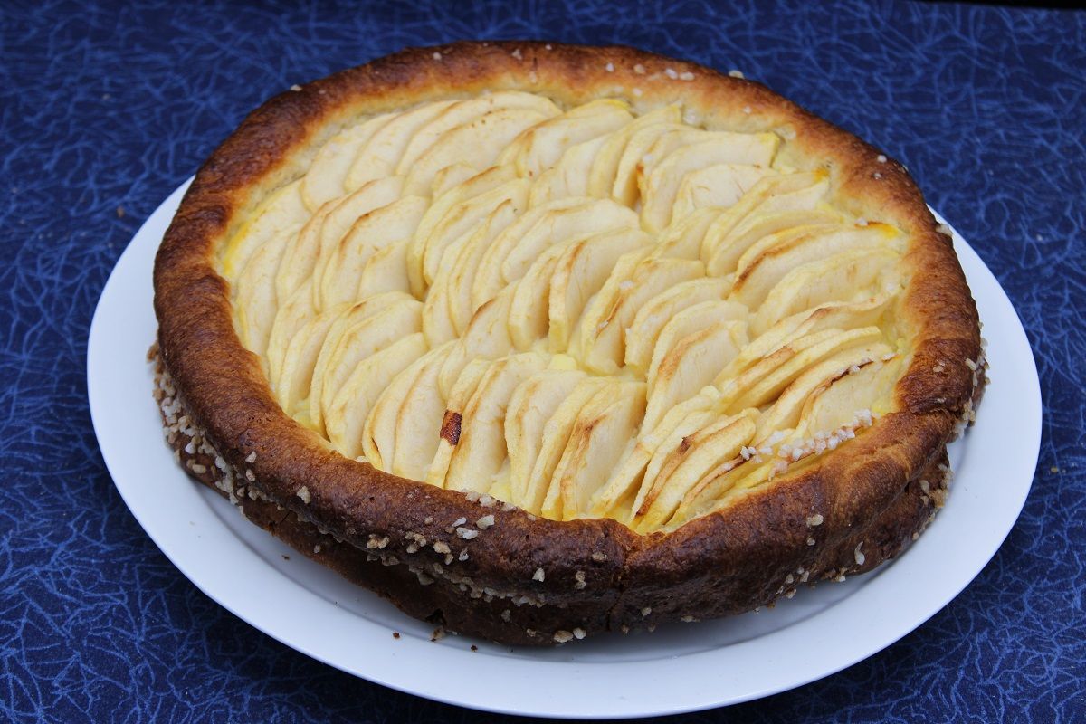 Tarte briochée aux pommes et crème pâtissière