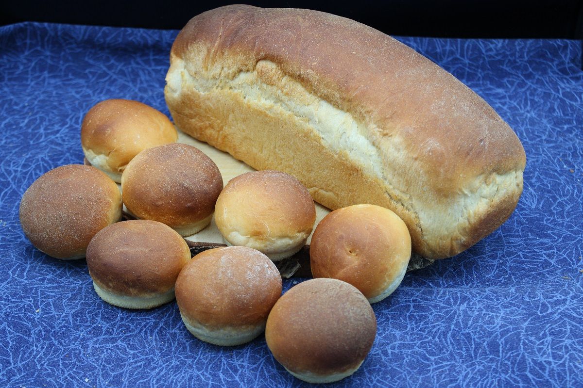 Petits pain de mie ronds et un grand pain