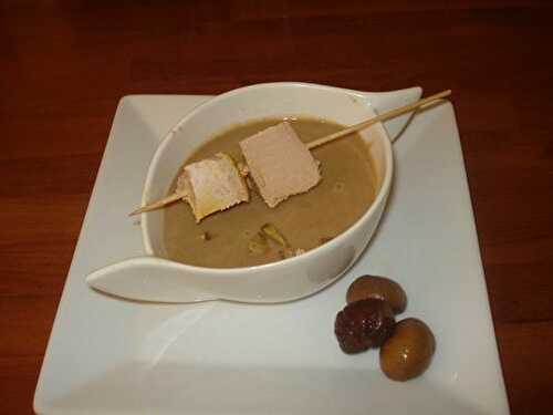 Velouté de marrons et sa brochette de foie gras.